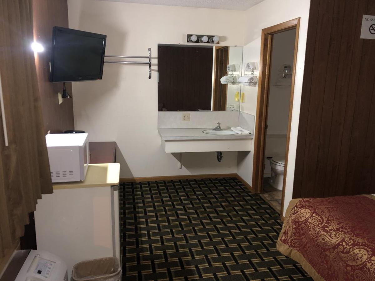Big 12 Motel Broken Bow Экстерьер фото