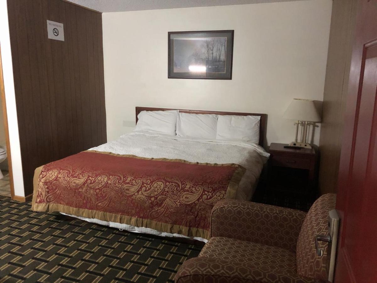 Big 12 Motel Broken Bow Экстерьер фото