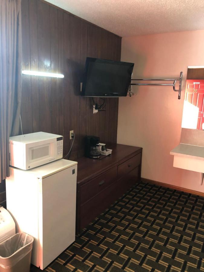 Big 12 Motel Broken Bow Экстерьер фото