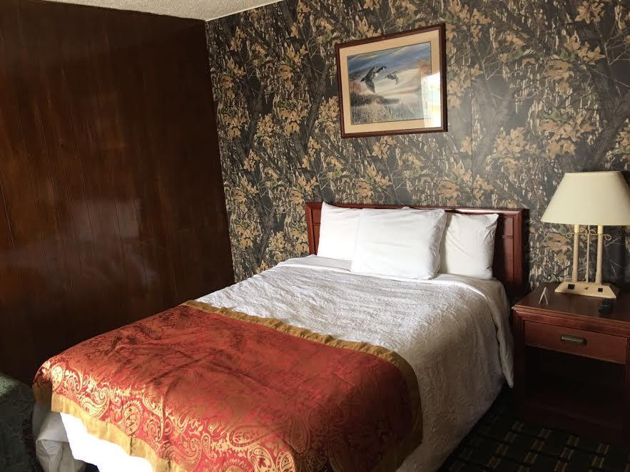 Big 12 Motel Broken Bow Экстерьер фото