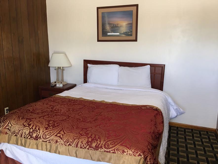 Big 12 Motel Broken Bow Экстерьер фото