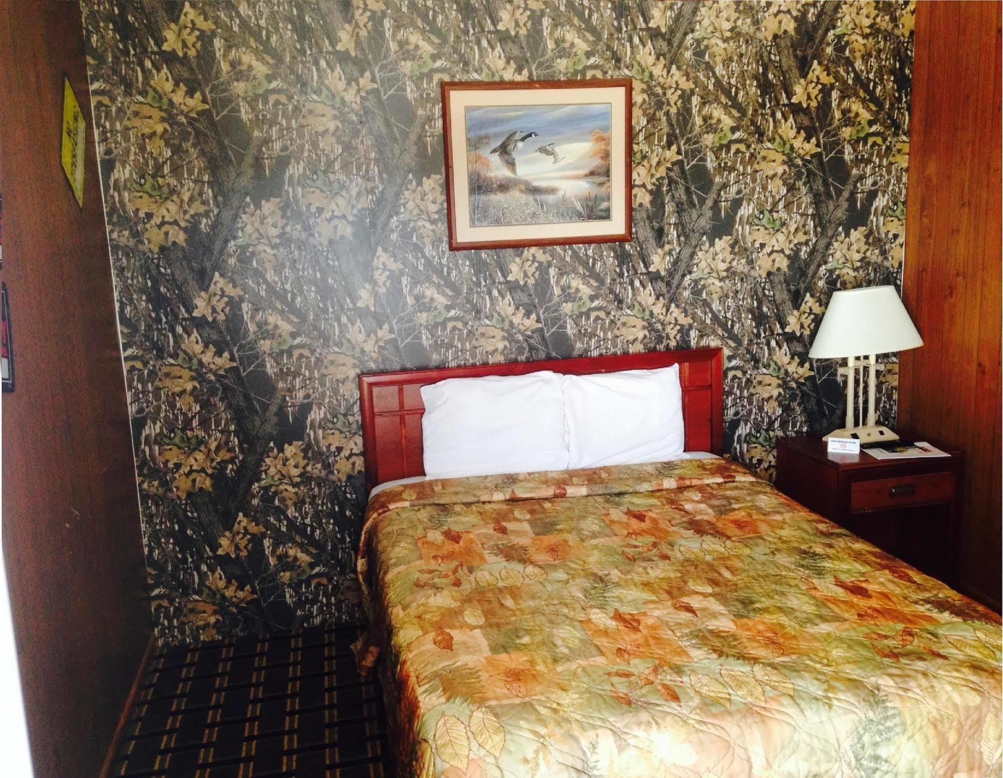 Big 12 Motel Broken Bow Экстерьер фото